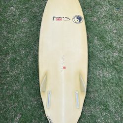 Surfboard 5’9” Very Light And Cherreh!