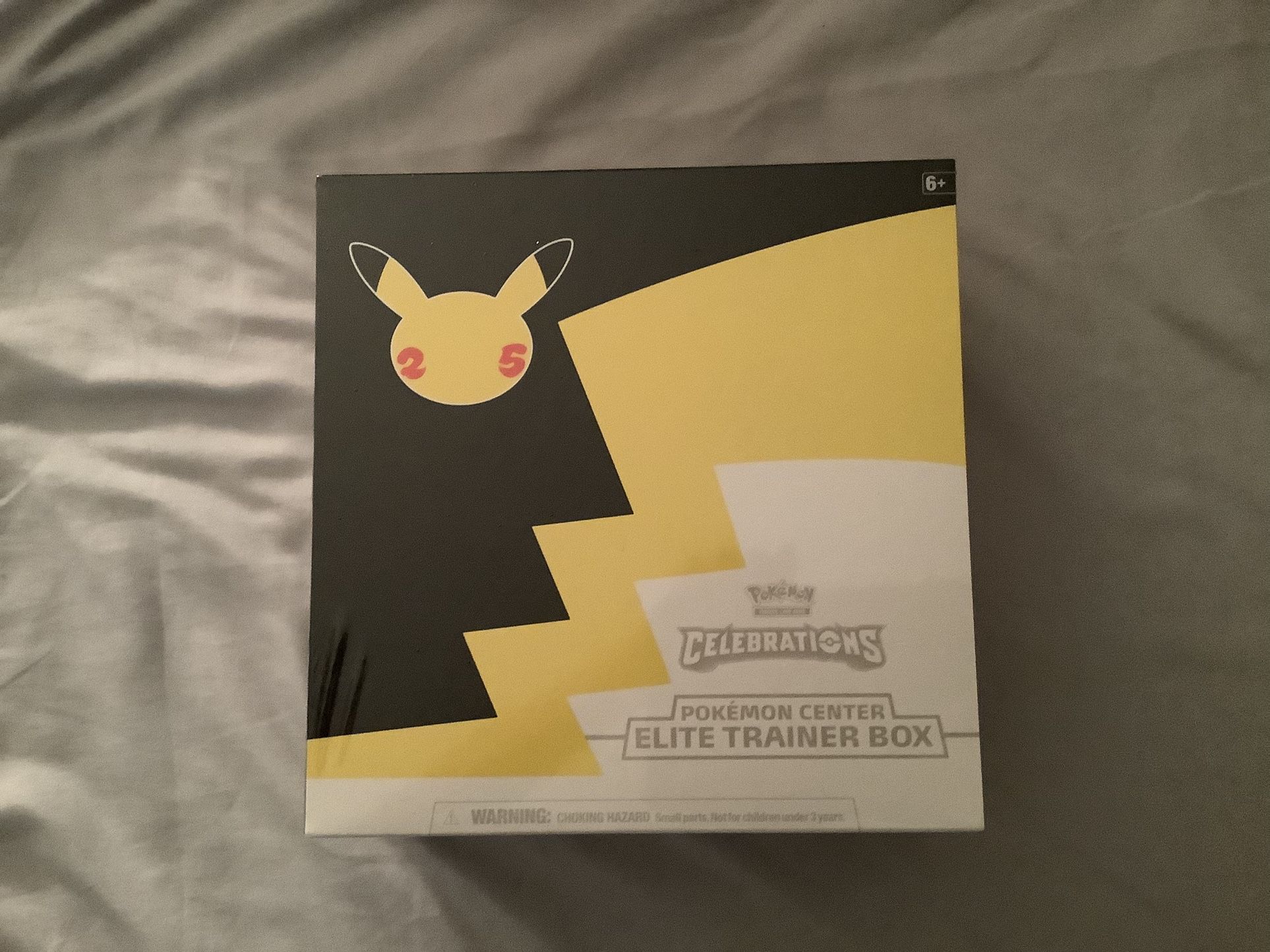 Pokemon Celebrations Pokémon Center Elite Trainer Box