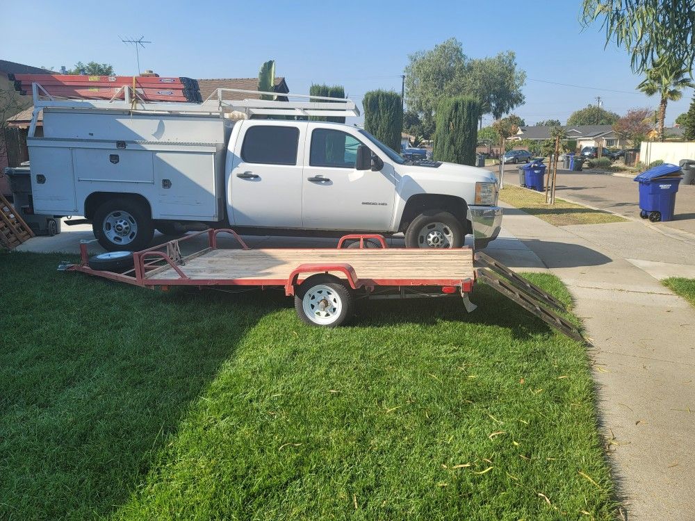 Utility Trailer w/ Ramps