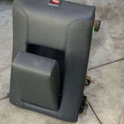 G8 Gt Rear Middle Seat ( Cup holder )