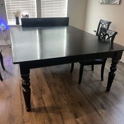 Fully wooden extendable Pottery Barn table with 2 leafs