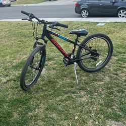 Schwinn Kids 18’ Mountain Bike ( READ DESCRIPTION)