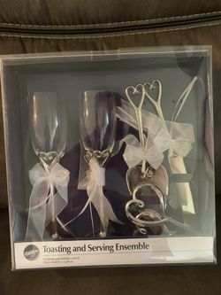 Toasting and Serving set and Heart Cake Topper