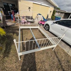 Queen Ikea Leirvik Powder Metal Bed Frame 