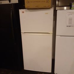 10% Off Today Used Excellent Condition Magic Chef Top And Bottom Refrigerator 28inches 