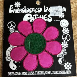Kalan 3” embroidered iron on patch  bright pink daisy Flower Power  60’s style Made in China 1996 Original packaging New
