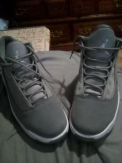 Air Jordan max aura 2 "Grey"