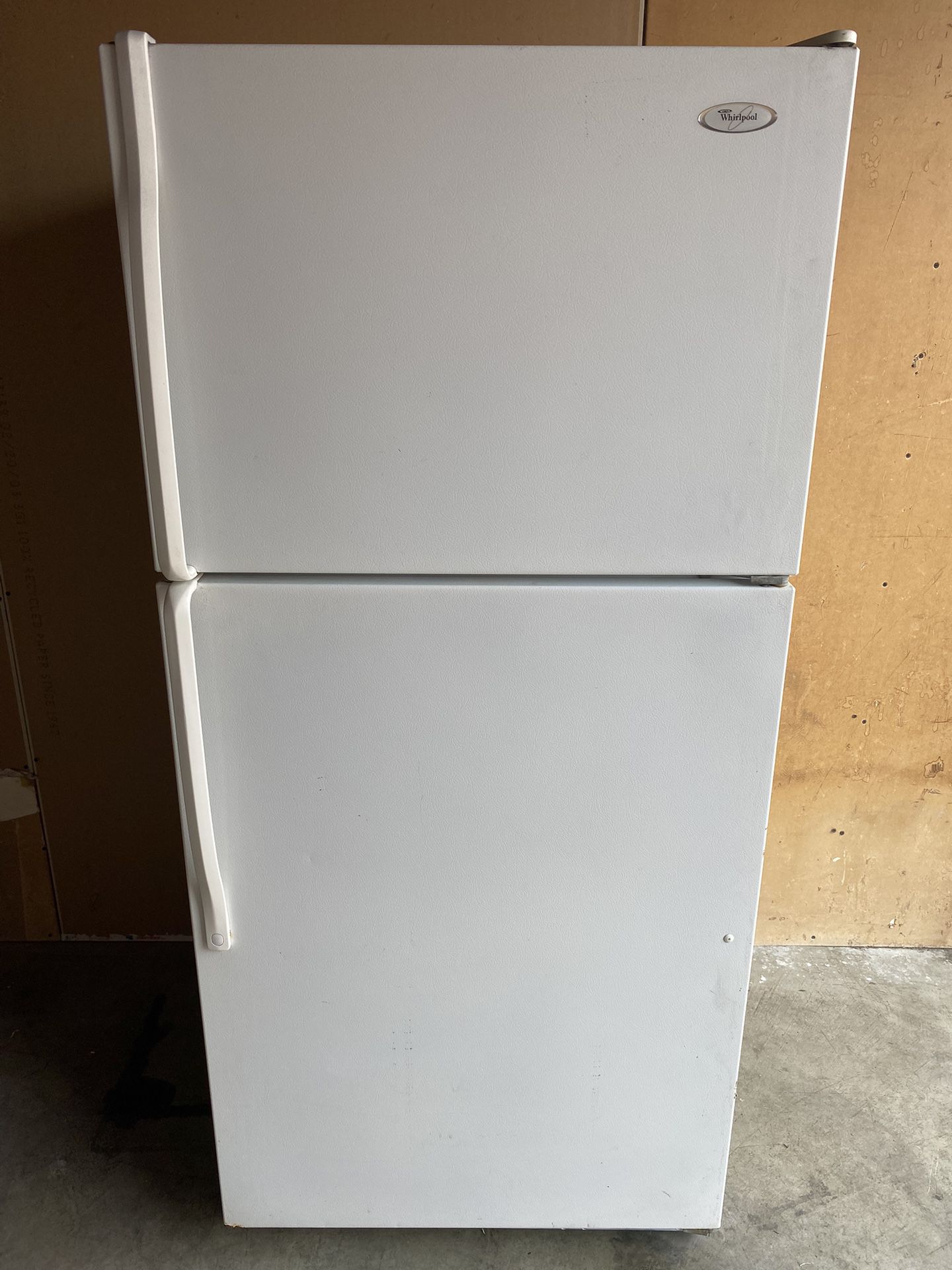 Excellent Whirlpool Refrigerator W Warranty. Free Delivery 