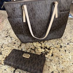 Michael Kors Tote And Wallet Set