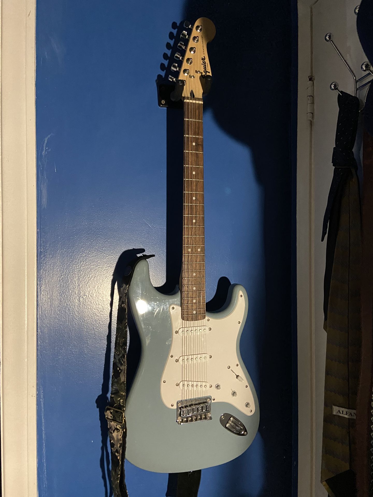 Fender Squire Stratocaster Guitar + Amp