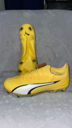 Soccer cleats size 8.5 Womens