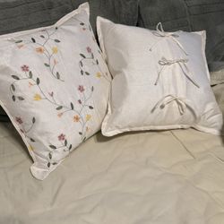 Liz Claiborne Throw Pillows