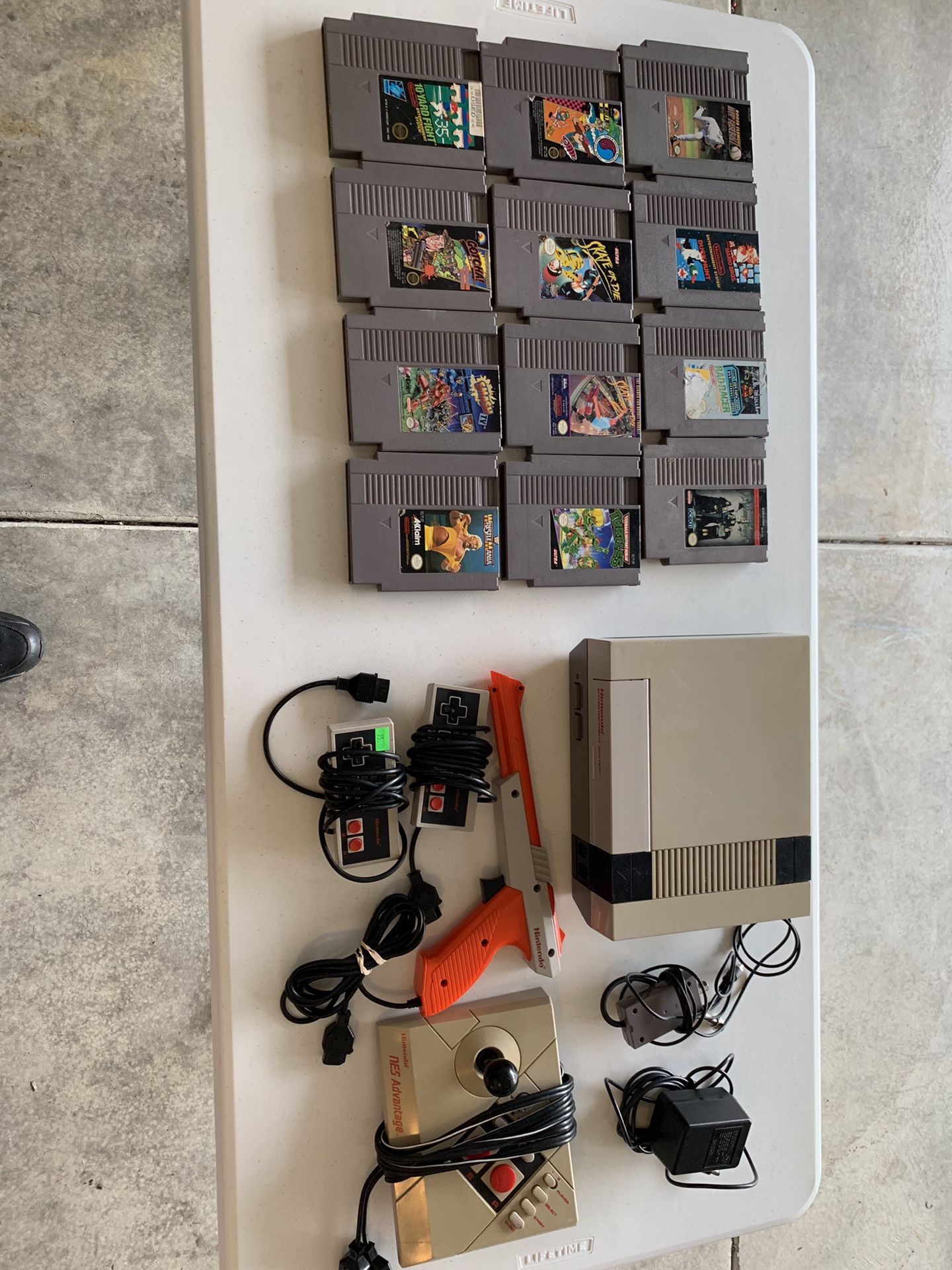 (NES) Nintendo Entertainment System and 12 games