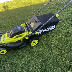 RYOBI LAWN MOWER  ONE+ HP 18V Brushless 16 in. Cordless Battery Walk Behind Push Lawn Mower WITH  BATTERY AND CHARGER 