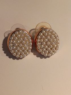 Round Pearl Cluster Stud Earrings