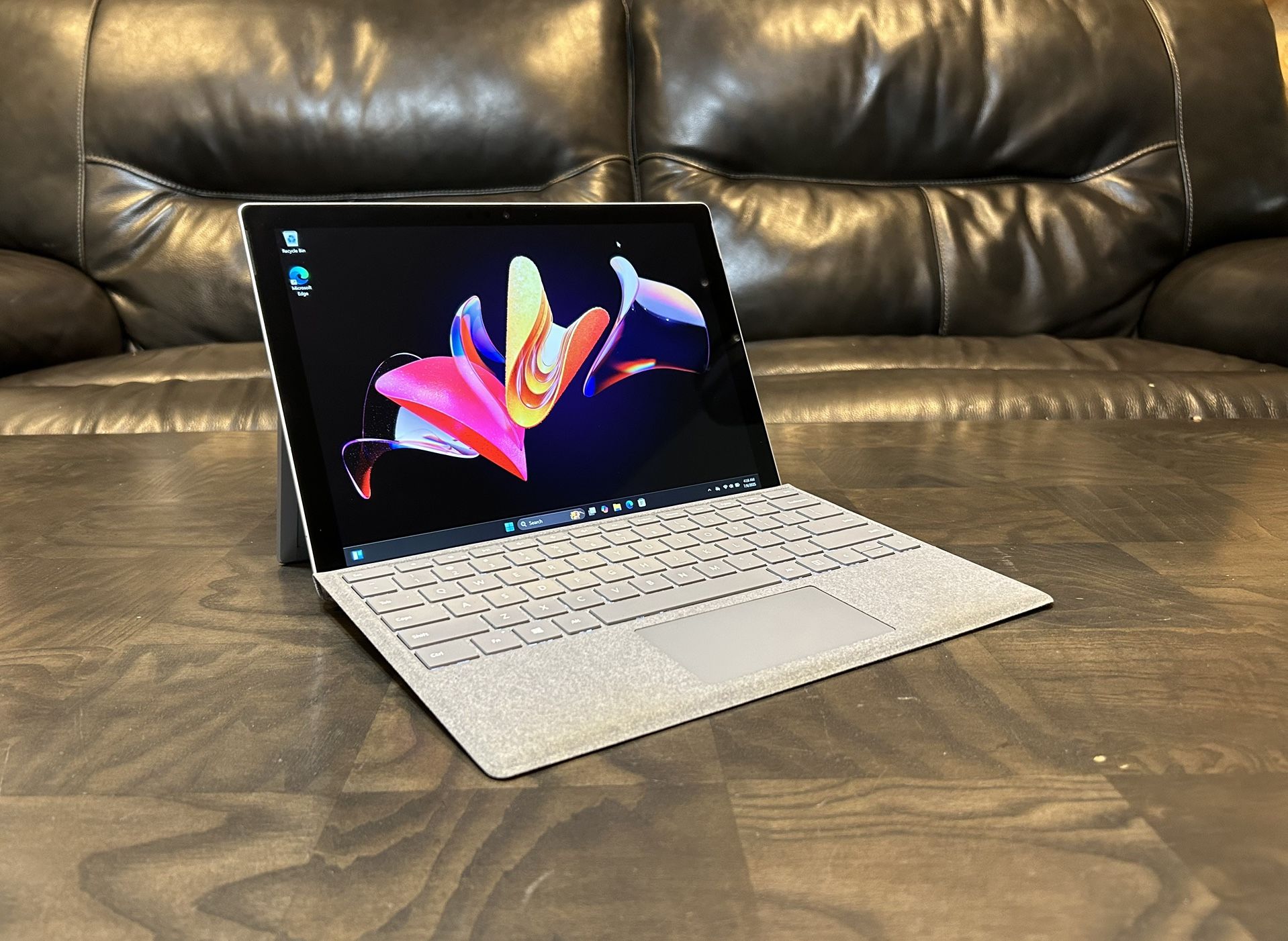 Touchscreen Microsoft Surface Pro 6 Core i5 8GB RAM 128GB SSD 12.3” 2K display Windows 11 tablet laptop computer