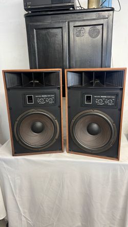 Realistic Mach One Speakers