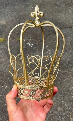 Gold Metal Fleur-de-Lis Crown Decor