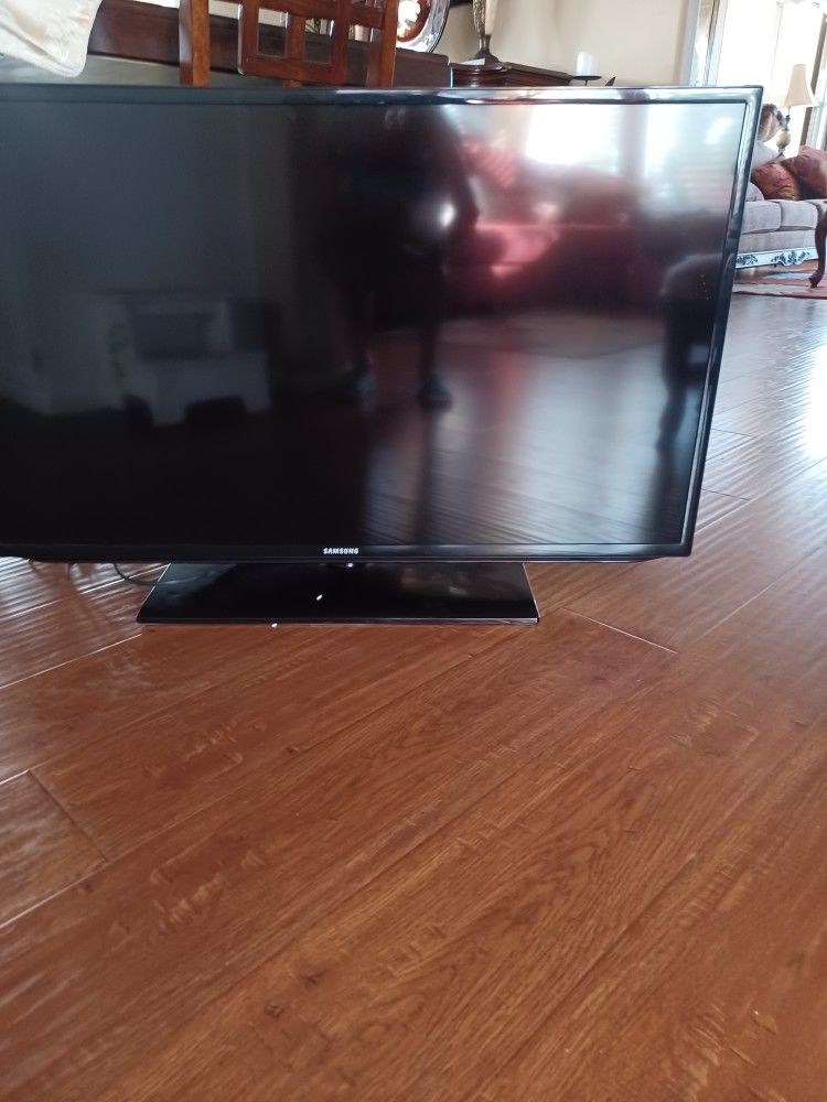 Samsung TV. 36"wide $75.