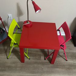 Kids Desk With Lamp And 2 Chairs And Bookshelf