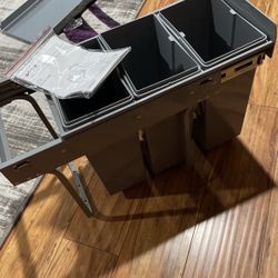 Costway Trash Bin KC436621 Built-in Trash can Three Grid Kitchen Trash can, Suitable for Under The Cabinet. Gray, 3x10L