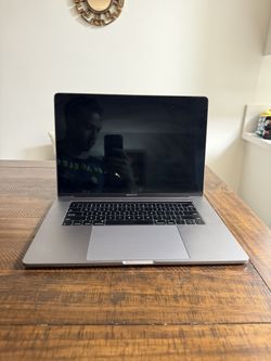 Apple MacBook Pro 15.4” (2019)