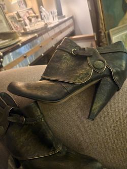 SEYCHELLES fabulous Leather Ankle Booties 