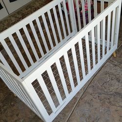 Full size baby crib