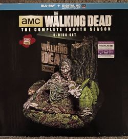 Walking Dead Complete 4th Season, Collector's Edition Blu-ray Display