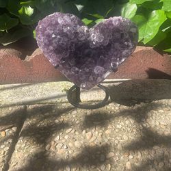 Amethyst Heart w Stand 