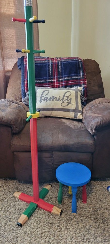 Crayon/pencil Hanger And Stool