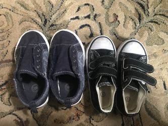 2 shoes size 5&7 pickup In Southwest Bakersfield