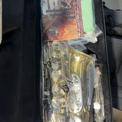 Saxophone 🎷 Brand new 