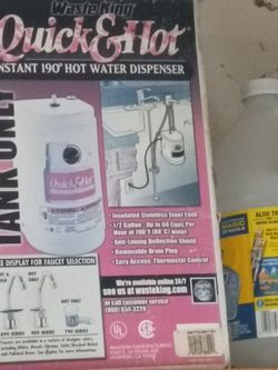 Instant hot water dispenser
