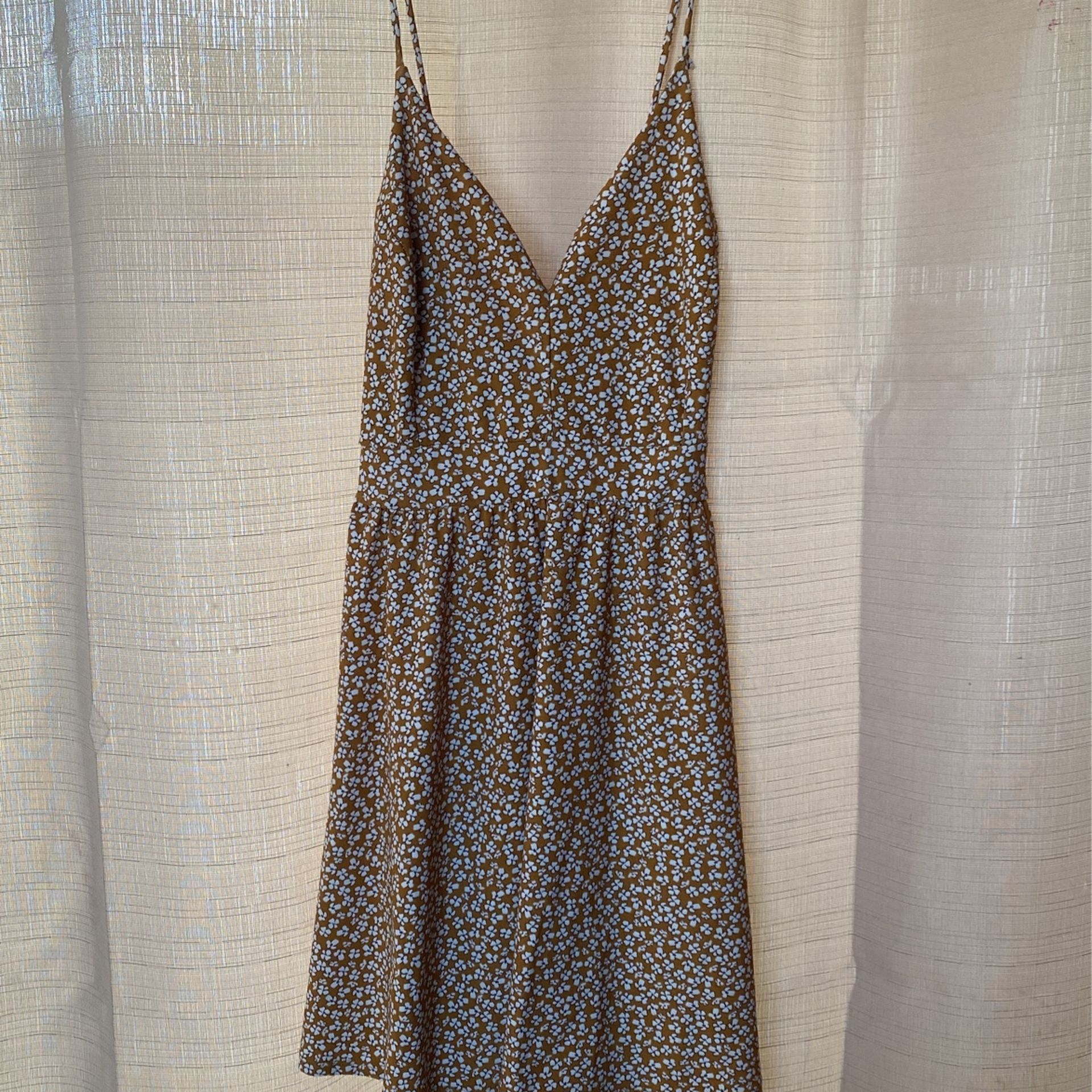 Woman Hippie Flower Back Cross Dress