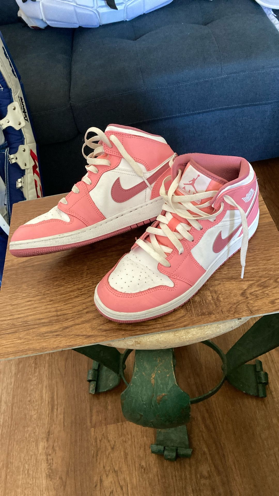 Jordan 22 Valentine Mid 1 Size 7Y
