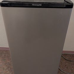 Frigidaire Mini Fridge 