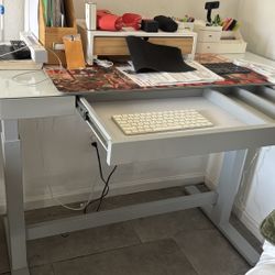 Rise Up Desk Excellent Condition 