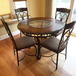 Signature Dining Table Set of 4 Dining Chairs