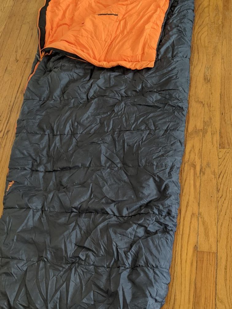 EUREKA! : Silver Canyon 30°F/-1°C Sleeping Bag [Size: Regular. Insulation: Premium]
