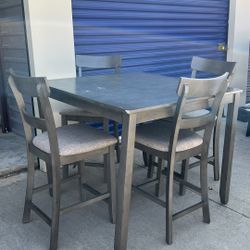 Used 4 Chairs Dinning Table Set $140