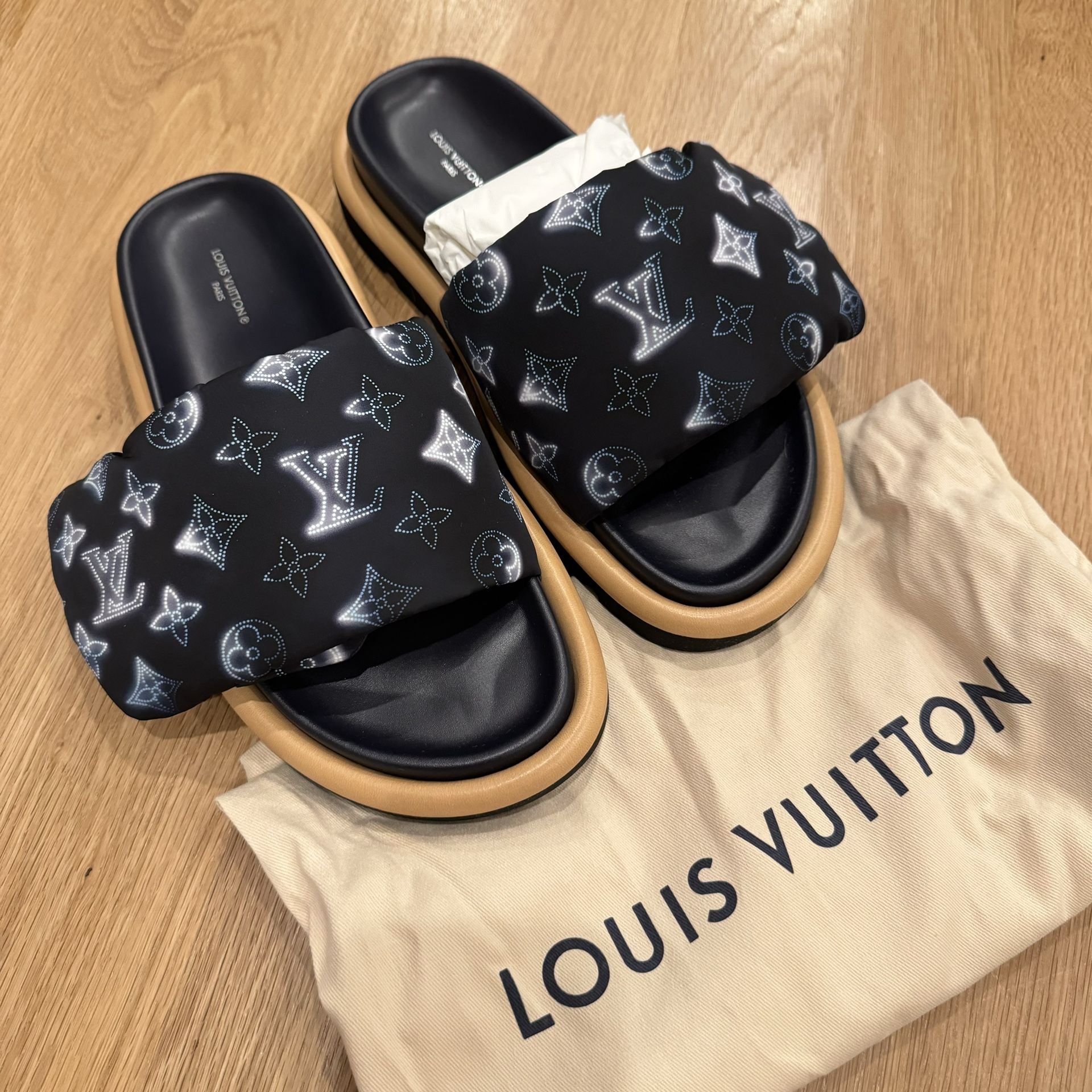 NIB $1090 LOUIS VUITTON Monogram Pool Pillow Flat Comfort Slide Sandals 39 Blue Mahina