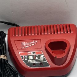 Tools Milwakee Charger (2421)