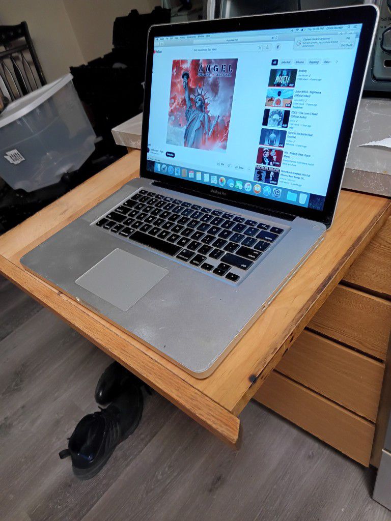 Apple MacBook (Model A1286) 
