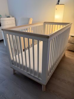 Babyletto wooden crib good condition