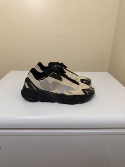 adidas Yeezy Boost 700 MNVN