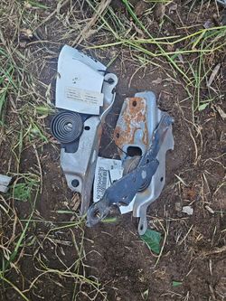 Hood Hinge lt and right