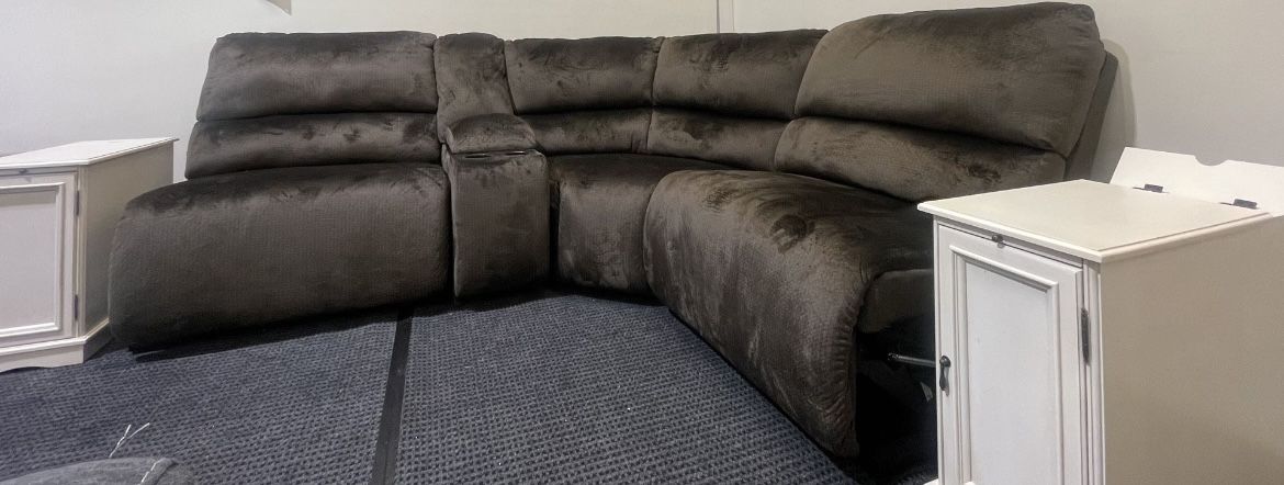 Armless Recliner Sectional with Storage Console 