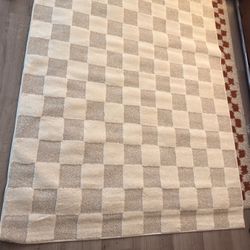 Mainstays Ivory Checkered Rug 5.3x7ft