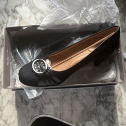 Life Stride Black Pumps